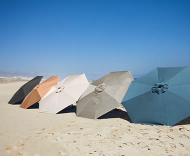Чадъри за слънце на плаж.