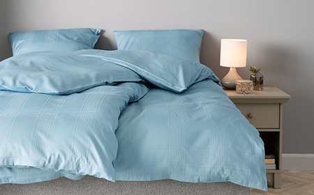 Нови цветове и флорални мотиви в спалнята