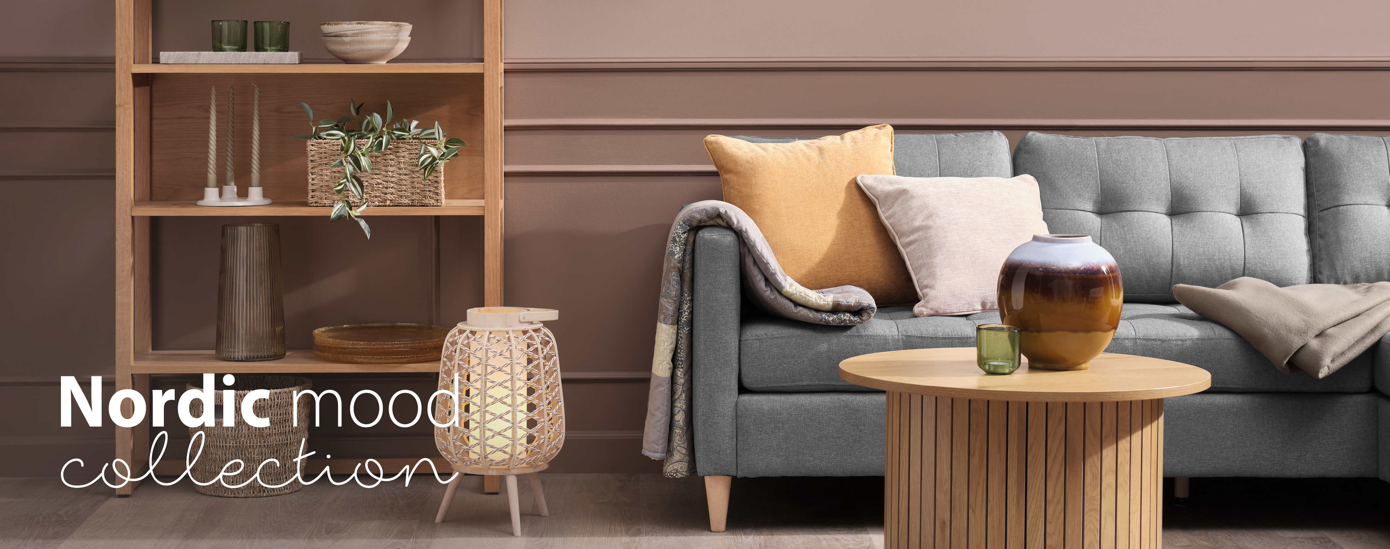 Обзавеждане с мебели за дома в естествени материали и топли цветове
