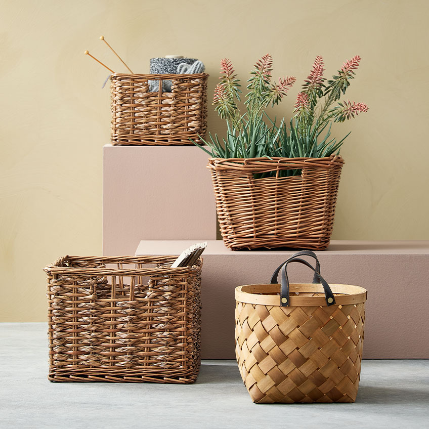 Плетени кошници и кошници от върба и тръстика като решения за съхранение.