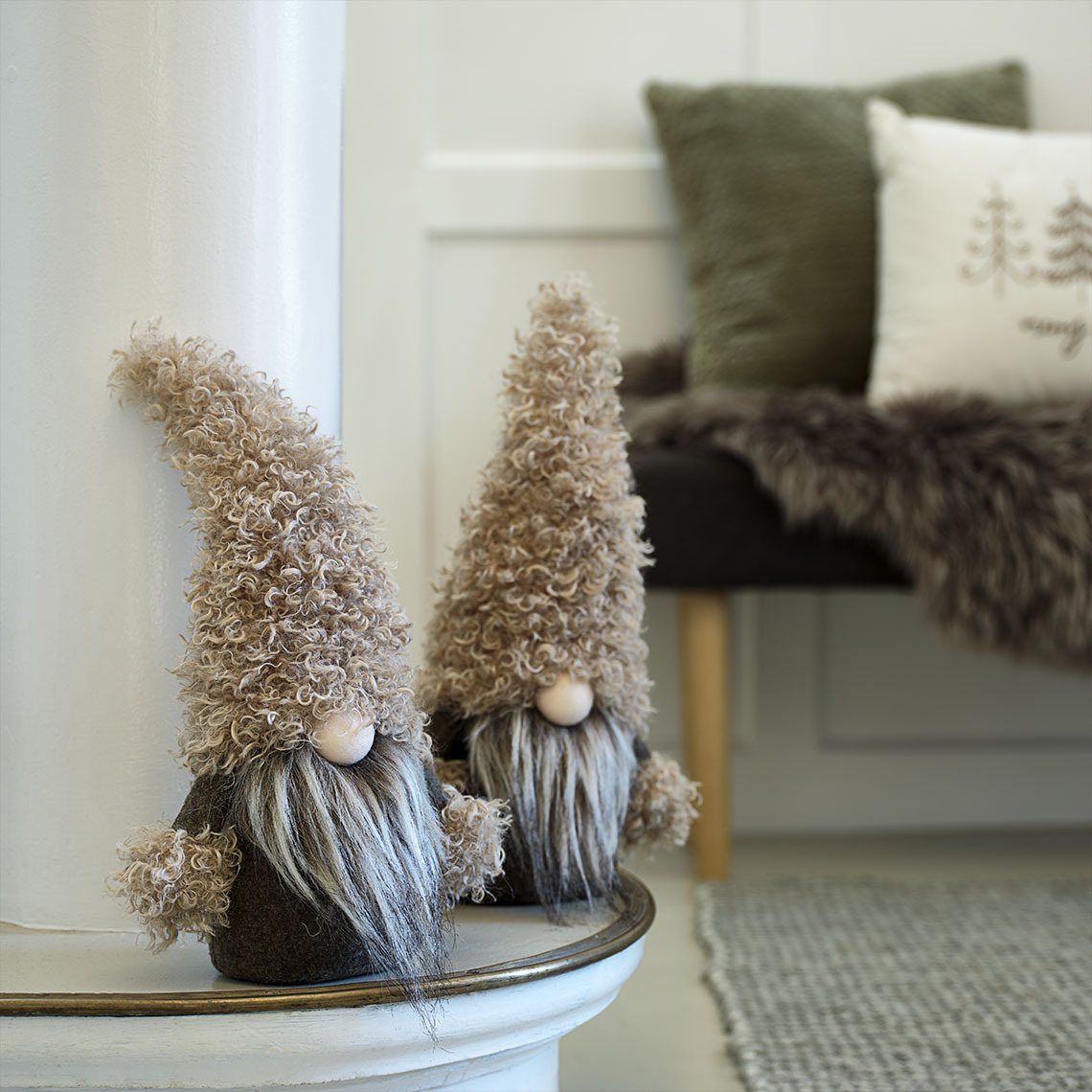 Коледни елфи LARVIKIT в меки нюанси на кафяво Малки декоративни коледни елфи в нюанси на кафяво