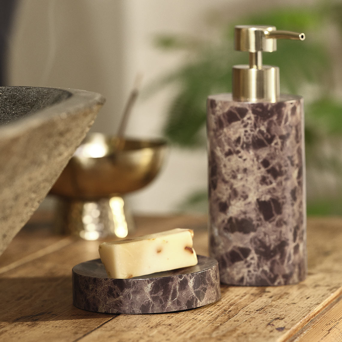 Аксесоари за баня с мраморен вид