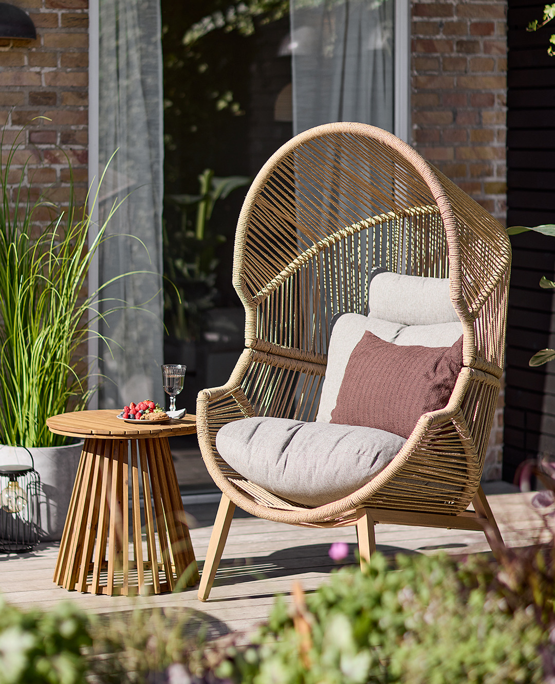 Градинско кресло с масичка на открито