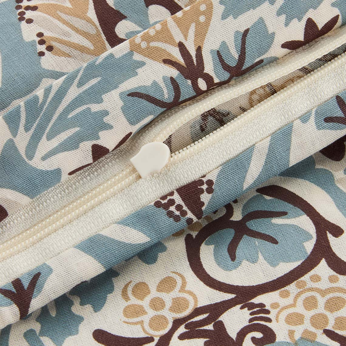 Спално бельо LOVIS Спално бельо, вдъхновено от арт деко, в пастелно сини и кафяви цветове