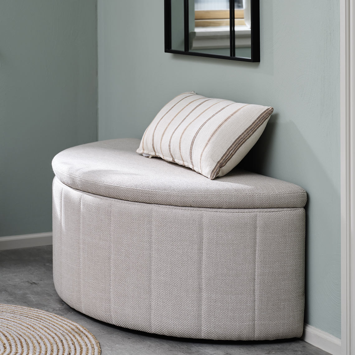 Светла пейка в коридор