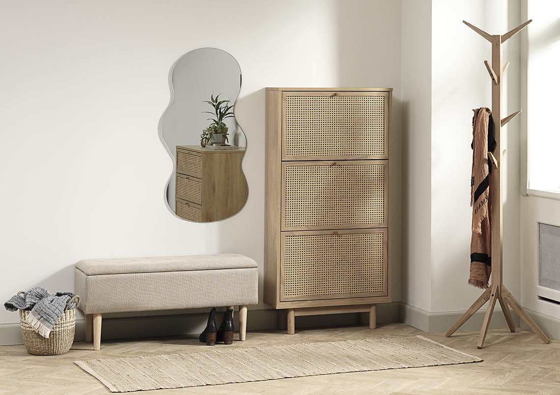 Коридор с пейка за коридор и шкаф за обувки