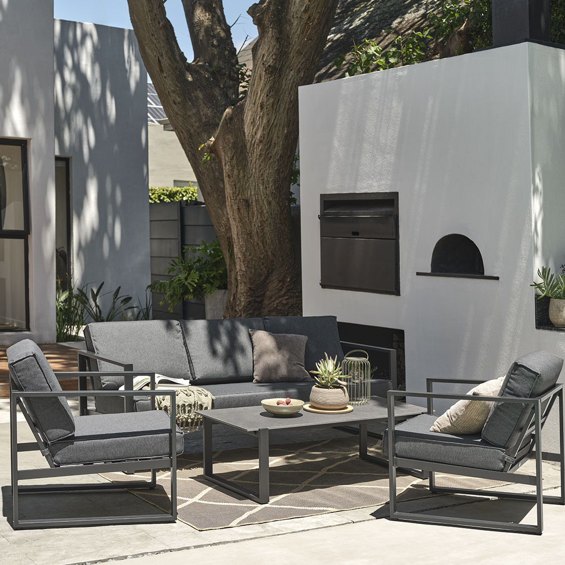 Бързосъхнещ градински комплект мебели VONGE Бързосъхнещ градински комплект с черни възглавници