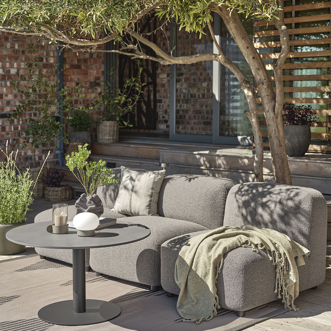 Градинският диван TANE изсъхва бързо след дъжд Градински диван от бързосъхнещ материал