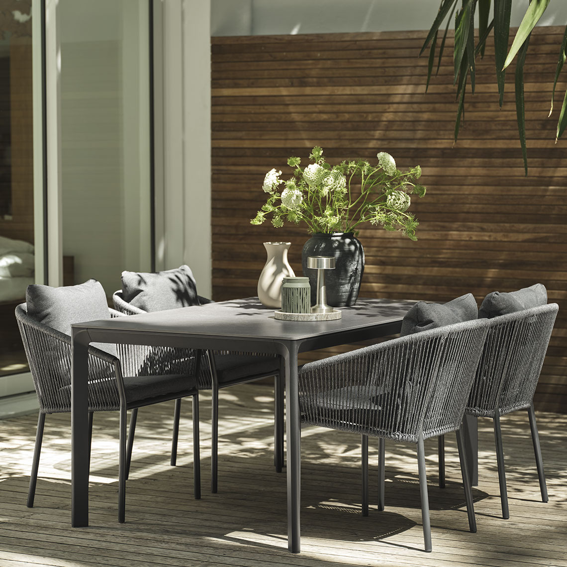 Градинска маса и градински столове 