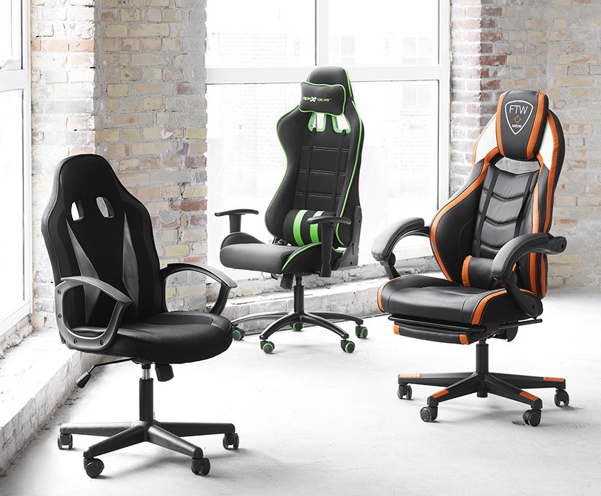 Три геймърски стола със зелени, оранжеви и сиви детайли